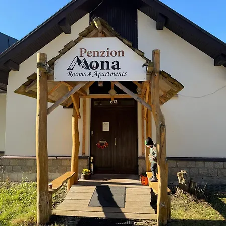 Pensión Mona &